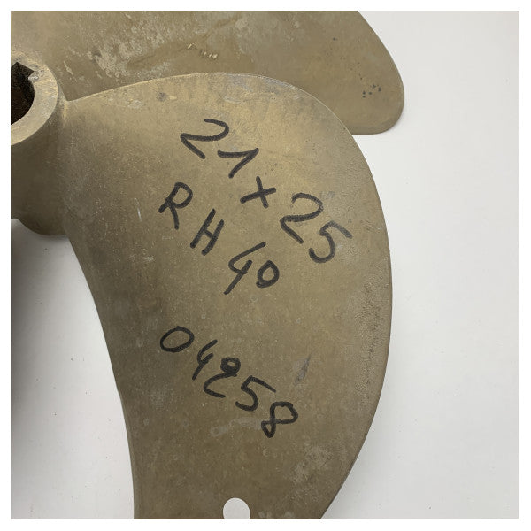 エリチェ・ラディーチェ 4ブレード 21 x 25 RH プロペラ 直径40 mm