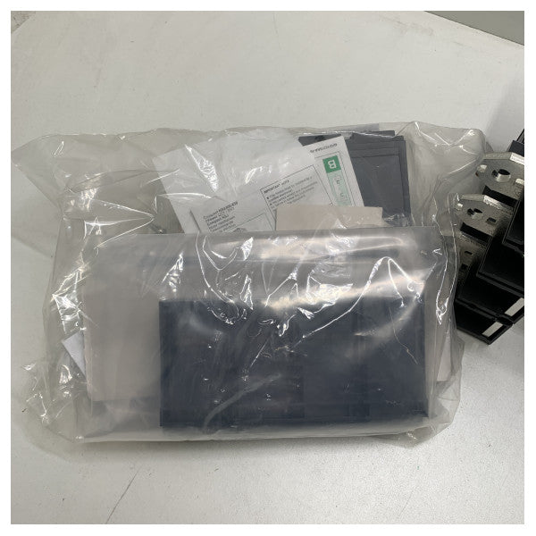 Компактний вимикач Schneider Electric 4P - 630A - NSX630NA