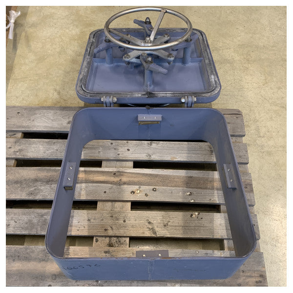 Hochbelastbare 600 x 600 mm große Stahlabdeckung für Schiffsluken mit wetterfester Dichtung und einfachem Handrad-Mechanismus