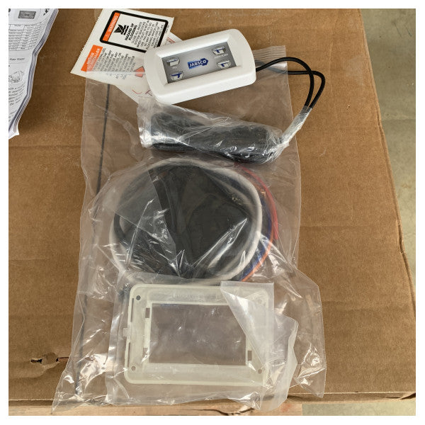 Sanitário Marinho Elétrico Jabsco Deluxe Flush DF14 24V com Assento Softclose e Bomba - 58280-3024