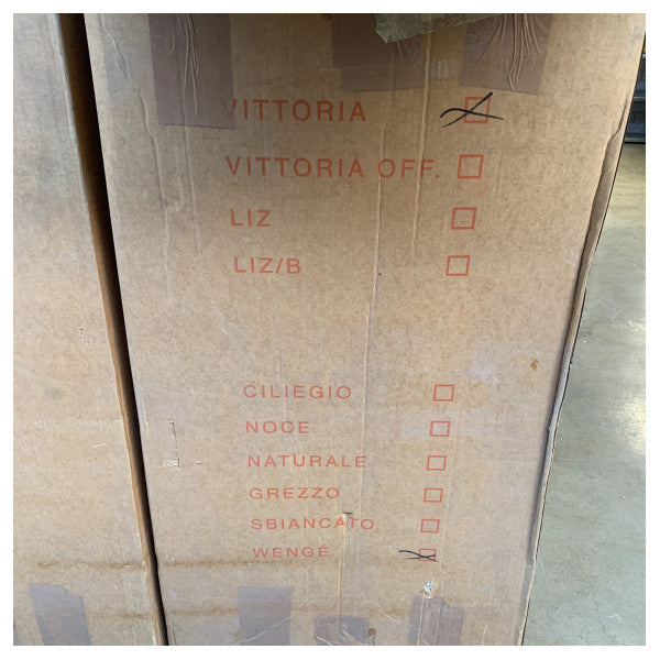 Poltrona Frau Vittoria Wenge brun läderstol av hög kvalitet