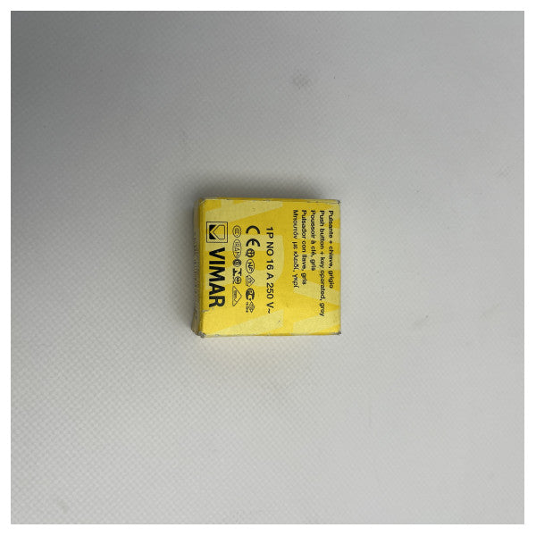 Przełącznik kluczykowy 16A 250V do morskich systemów elektrycznych � Trwały, odporny na warunki atmosferyczne przełącznik do montażu panelowego