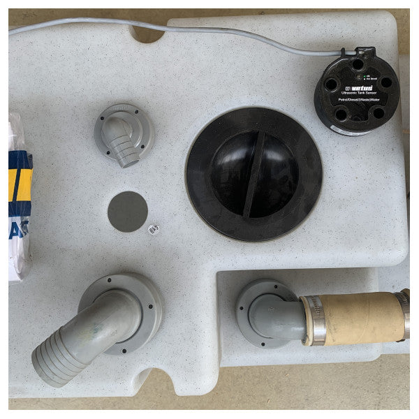 System zbiornika na wodę odpadową Vetus WWS8824B 88L z pompą 24V