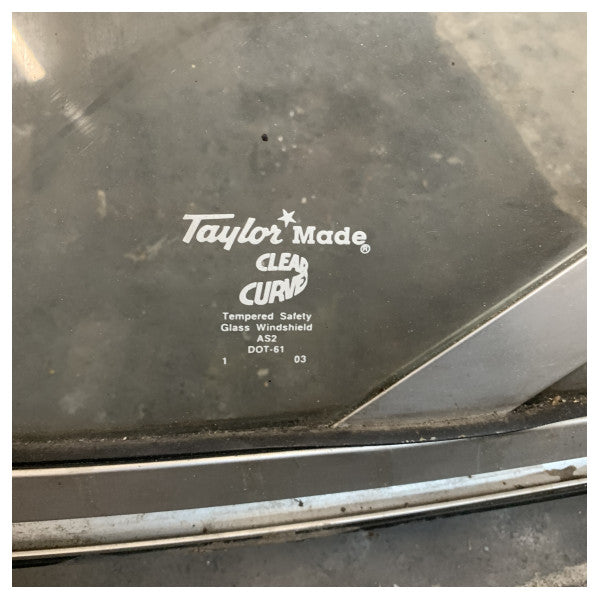 Bayliner 265 2004 windshield front window stern side