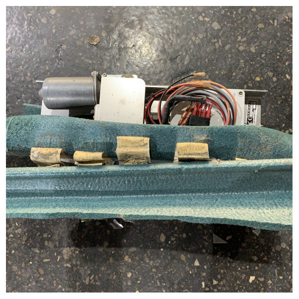 Lewmar ES800 elektrisk skjutöppnings takfönstersystem - 72003385