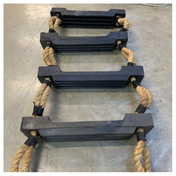 Лоцманська драбина Biscaya - міцна морська драбина з протиковзкими дерев'яними перекладинами для кораблів і човнів