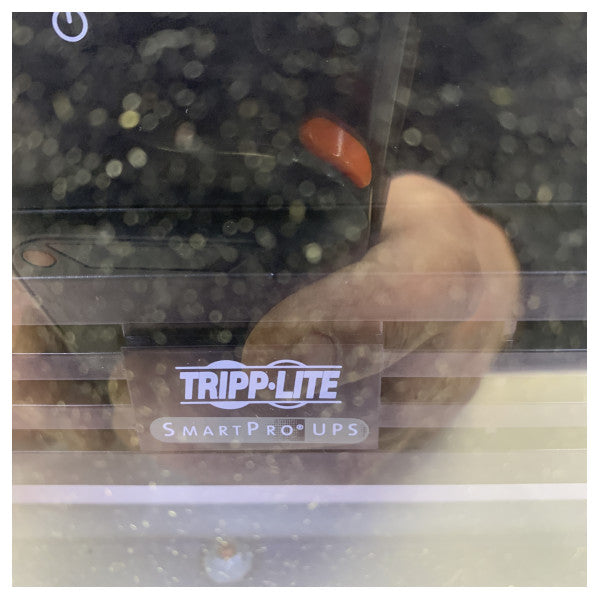 مزود طاقة UPS البحري Tripp Lite SmartPro - نظام النسخ الاحتياطي المتكامل KVH