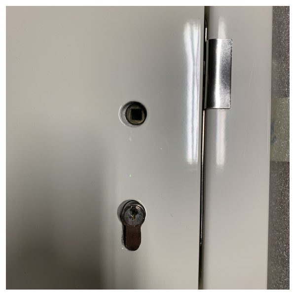 بيسينزوني 7ER01A39.1 باب أبيض يفتح يدويًا أبيض 1700 × 620 مم