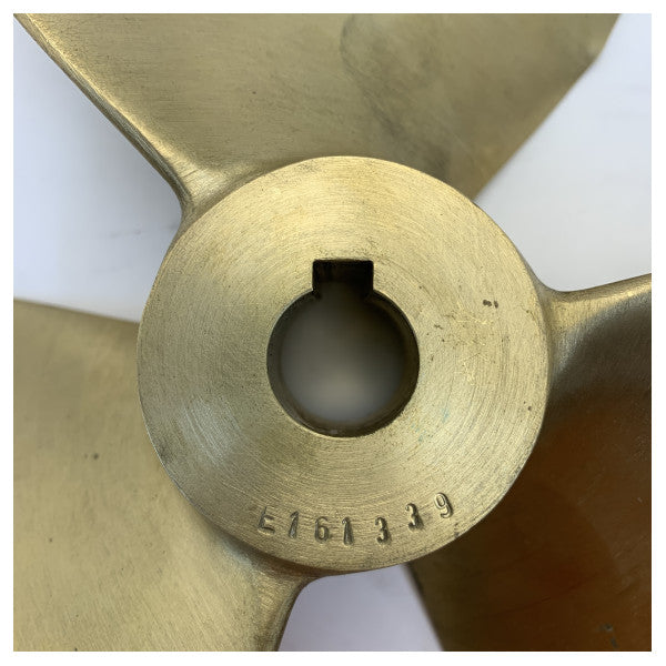 Vetus P4E15.2x11R Месингов 3-лопасен винт 15.2 x 11 Дясно