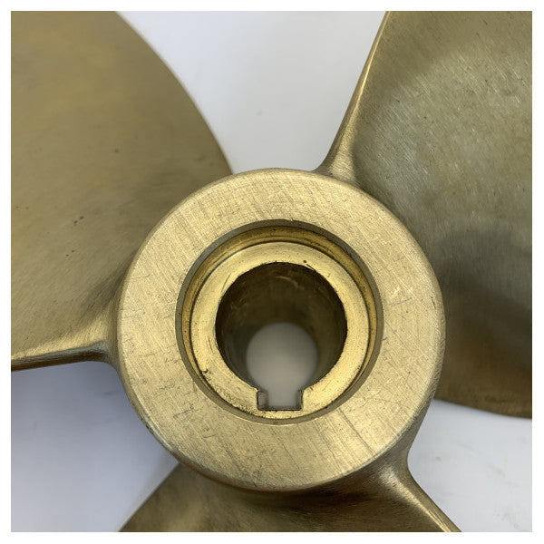 Vetus P4E15.2x11R Месингов 3-лопасен винт 15.2 x 11 Дясно