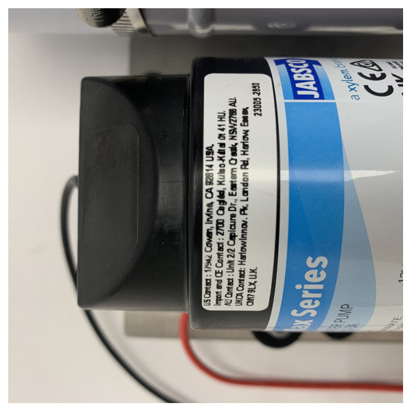 Sistema de bomba de agua dulce Jabsco Par-Max 2.9 con acumulador 12V