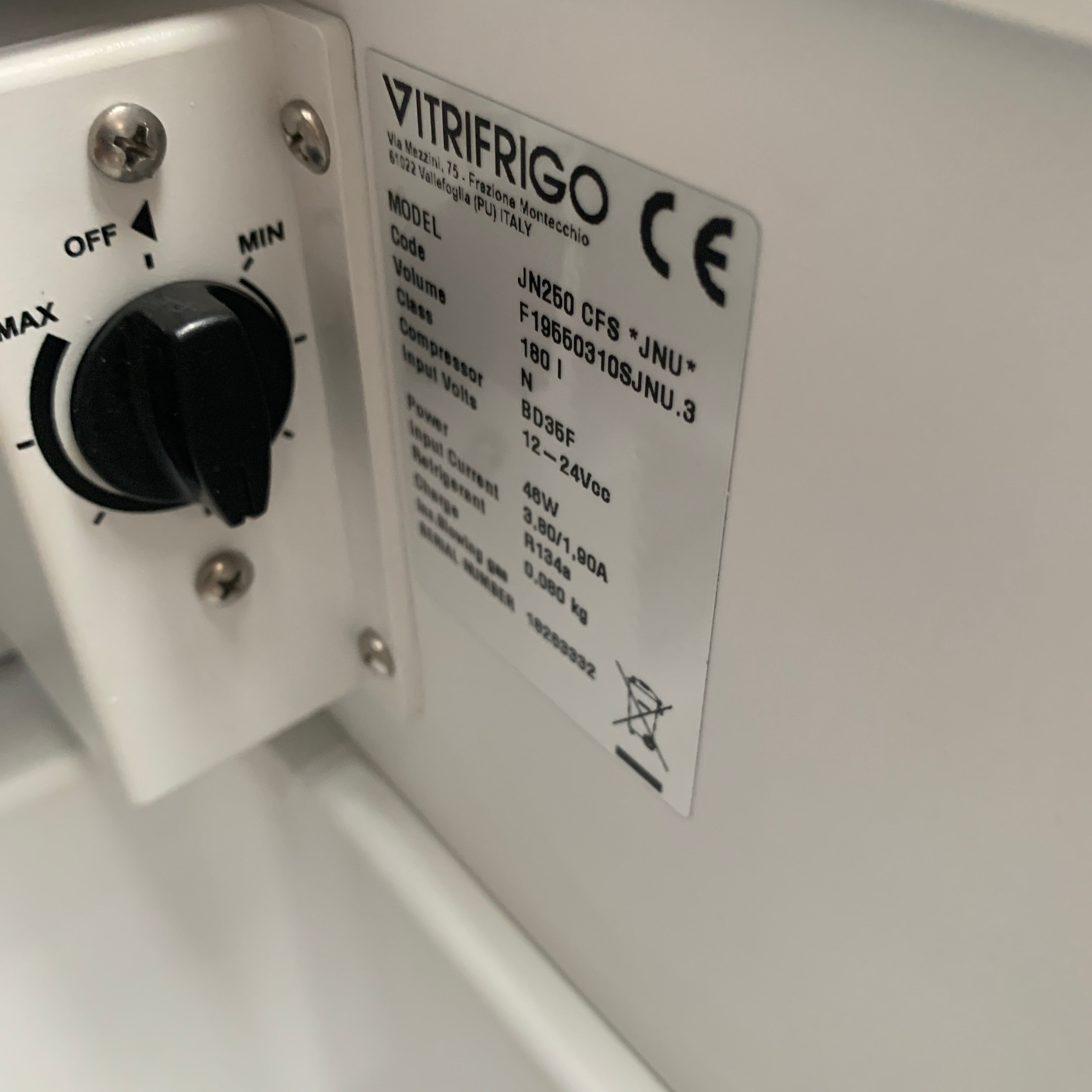 Vitrifrigo JN250 CFS 250L kompresör soğutmalı kapılı buz kutusu 12/24V - 191276