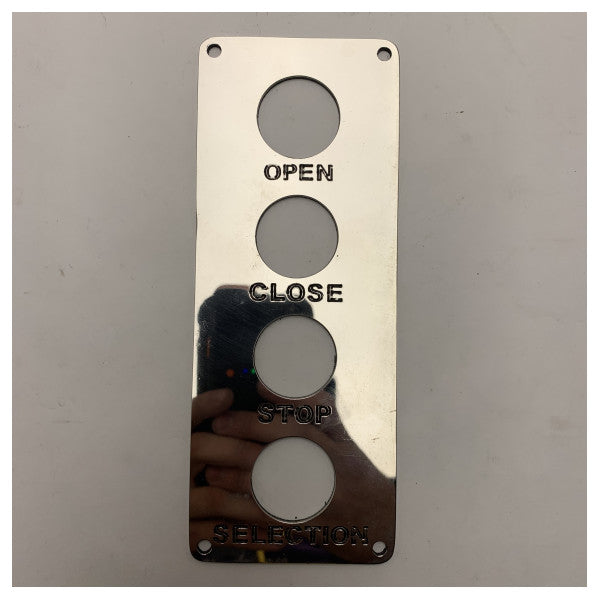 Marinekontrolpanel i rustfrit stål AISI 316 - holdbart, korrosionsbestandigt maritimt betjeningspanel med tydelig funktionsgravering