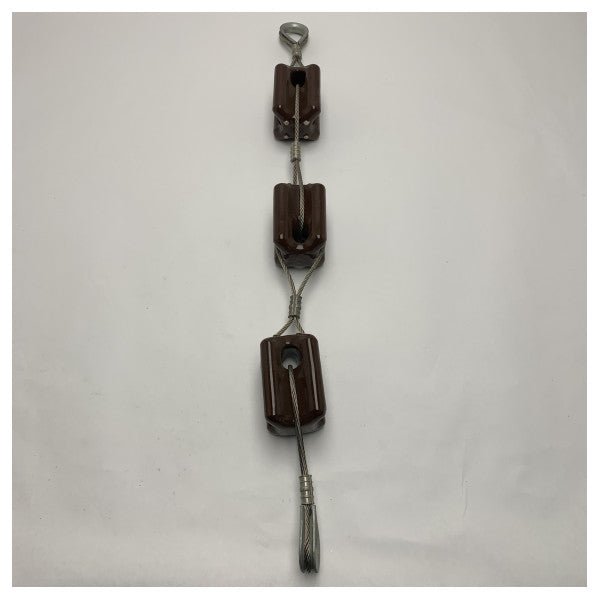 Морски керамичен кабелен изолатор със скоби от неръждаема стомана - устойчива на атмосферни влияния и дълготрайна защита за офшорни и корабни приложения