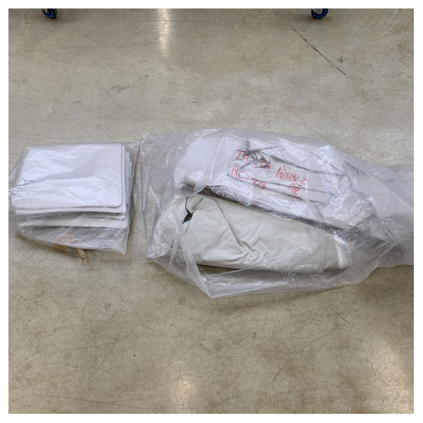 Riva Rivale 56 закриване на бимини с прозорци - Издръжлив бял морски навес за защита от слънцето и времето