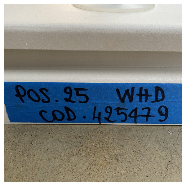 Abertura do acesso ao compartimento do CRN Vertical Gunwale Flat Hatch Pos.25 WHD