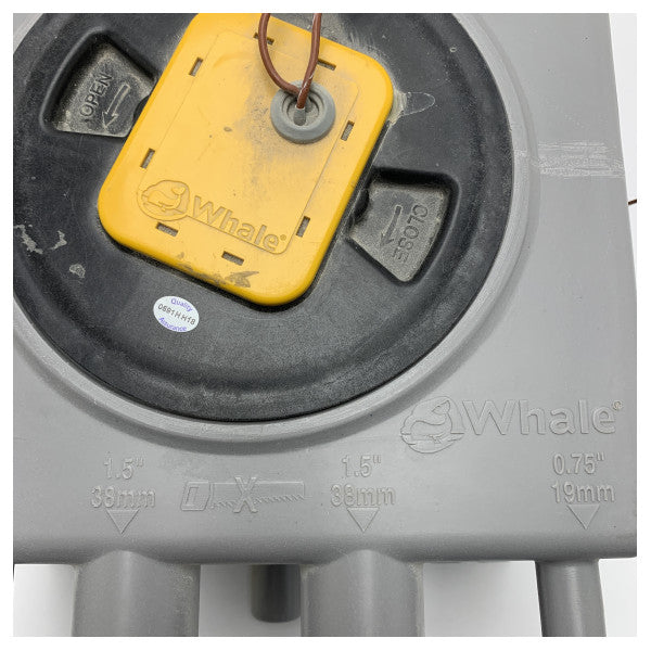 Valgrå avfallstank 8L för båtar och yachter 12/24V - GT0810B