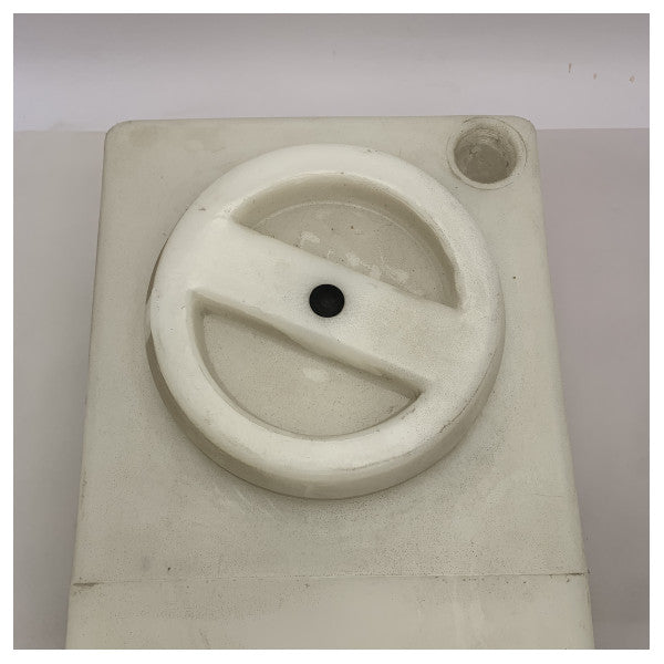 Muovinen hajuton ja mauton vesisäiliö 42L valkoinen - 81100042