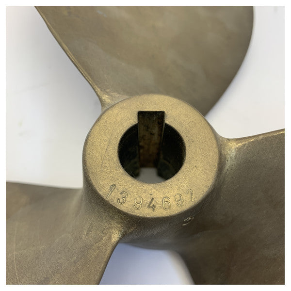 GEBRAUCHTER Vetus P3B-13X12R Propeller 3-Blatt Messing Rechtsdrehend 25 mm