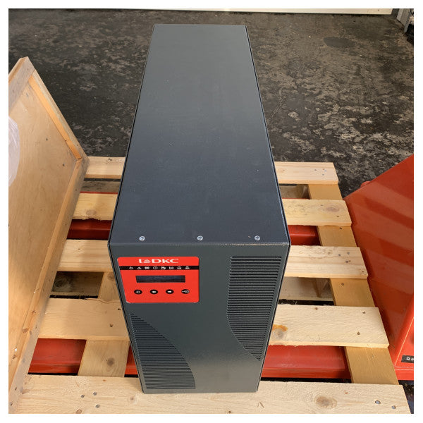 DKC Voltage- ja taajuusmuuntaja, staattinen 7 kVA 120V 60 Hz