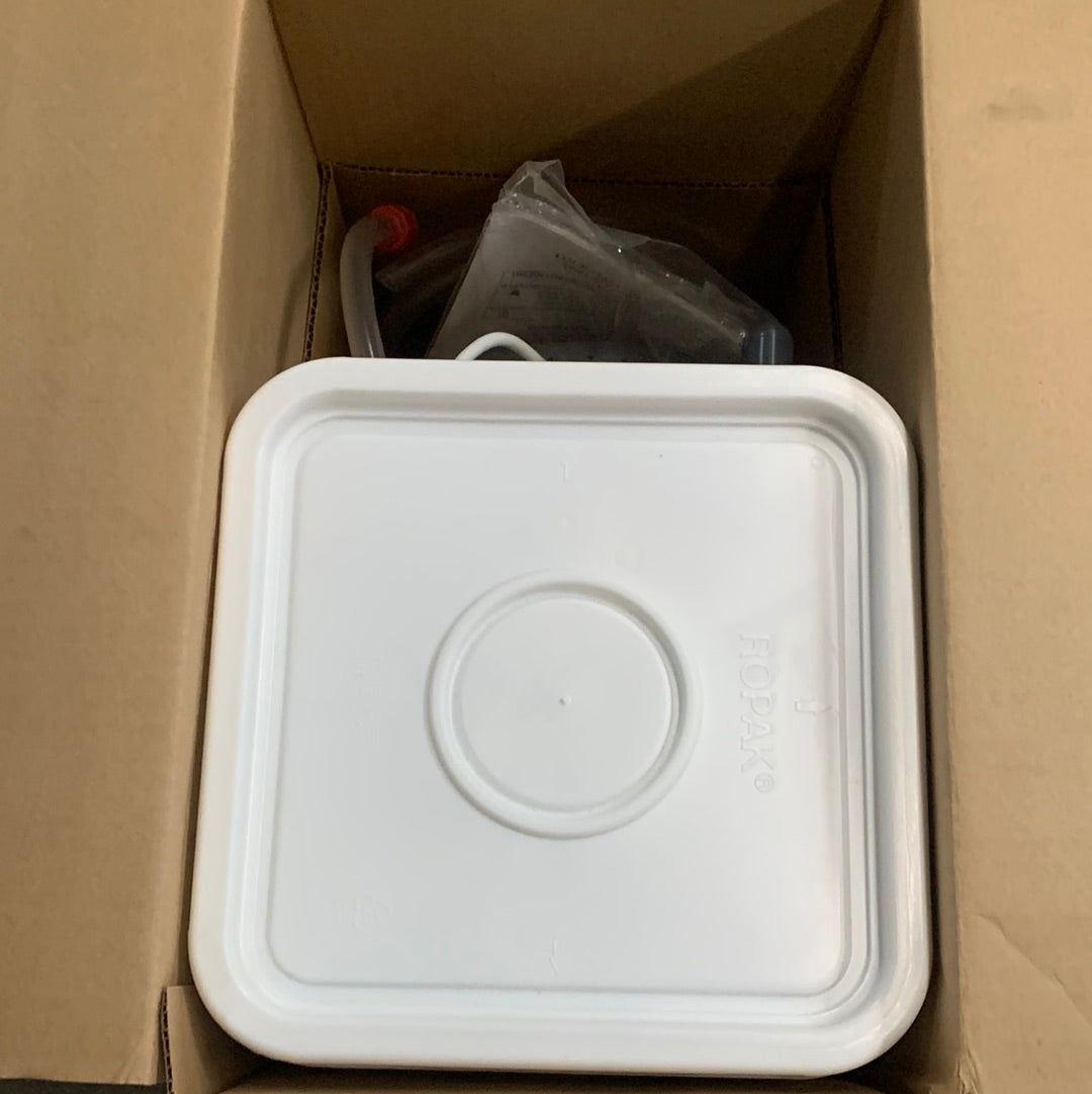 Plastimo salttank 15L med 24V pumpe