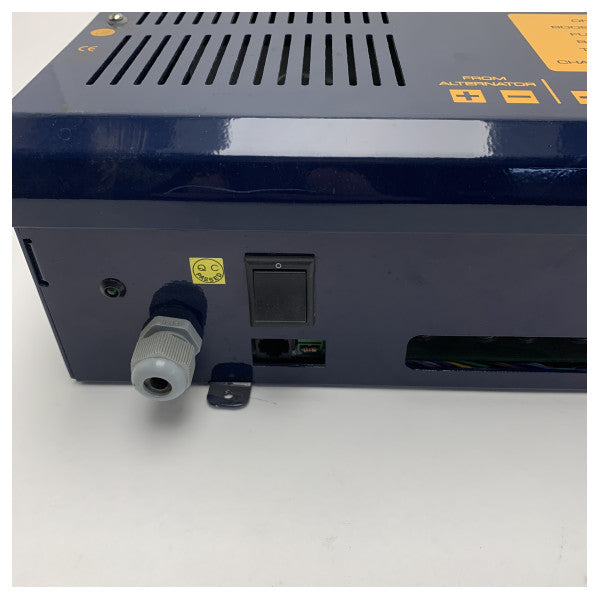 Caricabatterie e isolatore combinato Vetus BCS1245 12V