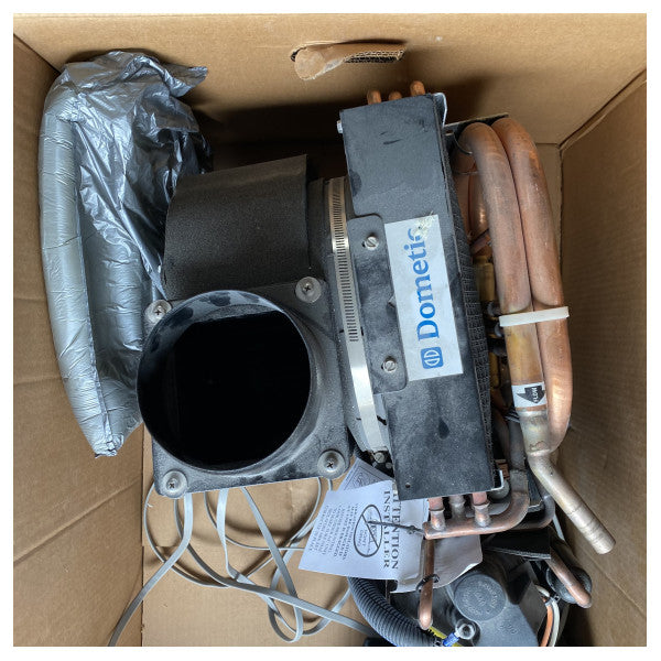 KÄYTETTÄVÄ Dometic DTU12 12,000 BTU stand alone ilmastointilaite 115V - DTU12-1161-410A