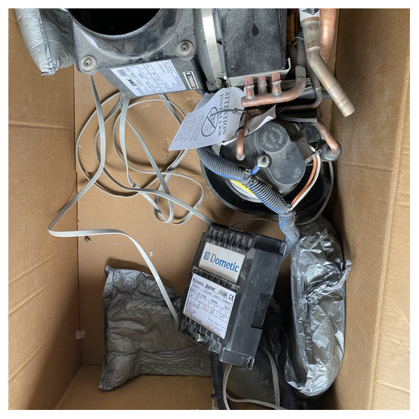 KÄYTETTÄVÄ Dometic DTU12 12,000 BTU stand alone ilmastointilaite 115V - DTU12-1161-410A