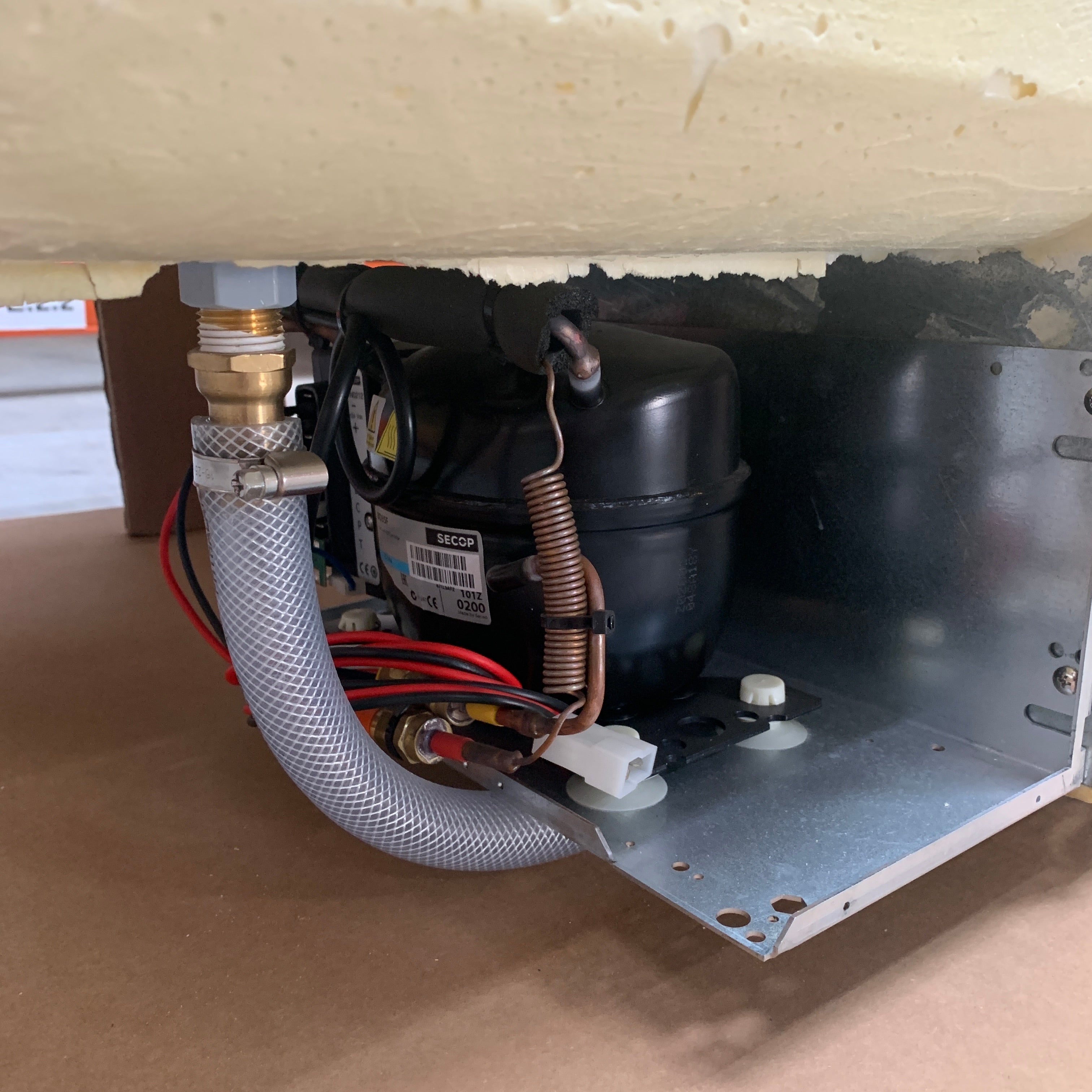 Vitrifrigo JN250 CFS 250L kompresör soğutmalı kapılı buz kutusu 12/24V - 191276