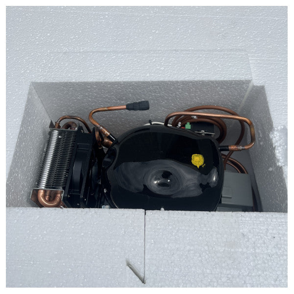 フリゴナウティカ FC4 ステンレススチール 2段カウンター下冷蔵庫 130L 12/24V