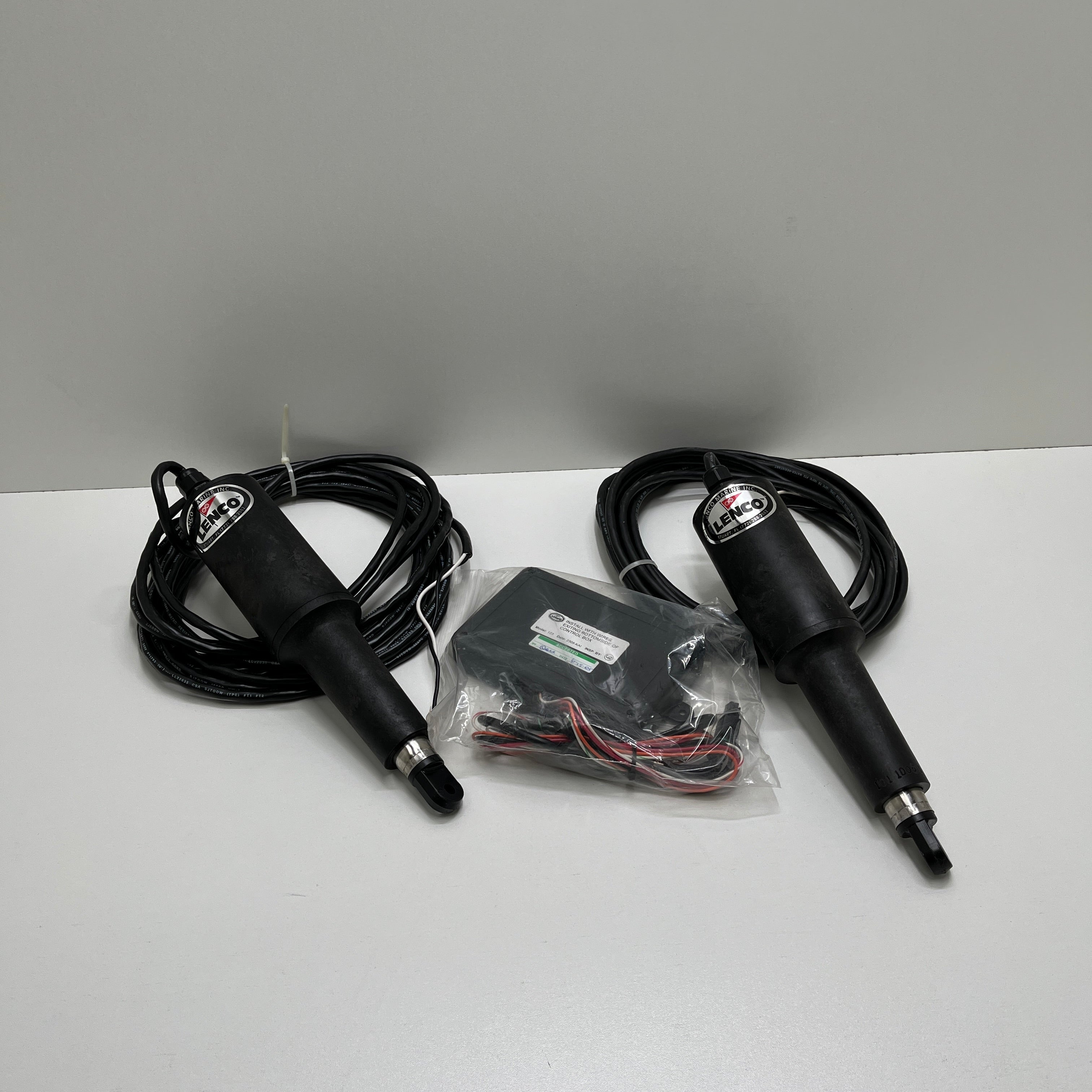 Lenco 12 x 24-дюймовий комплект автоматичних обрізних вкладок електричний 12В - TT12X24NS