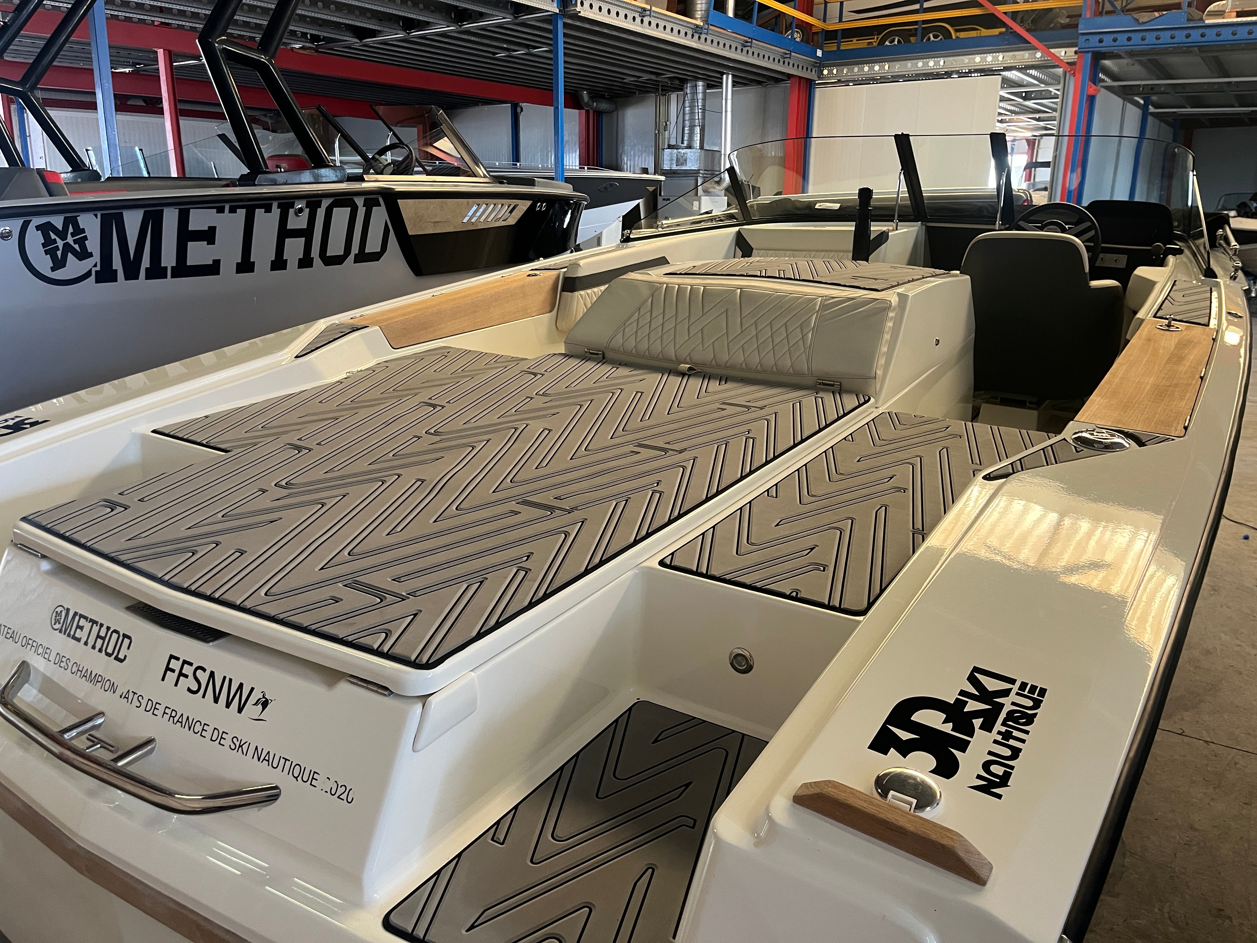 Метод Wake Ski 6.2 уейкборд - лодка за водни ски с 440HP RED