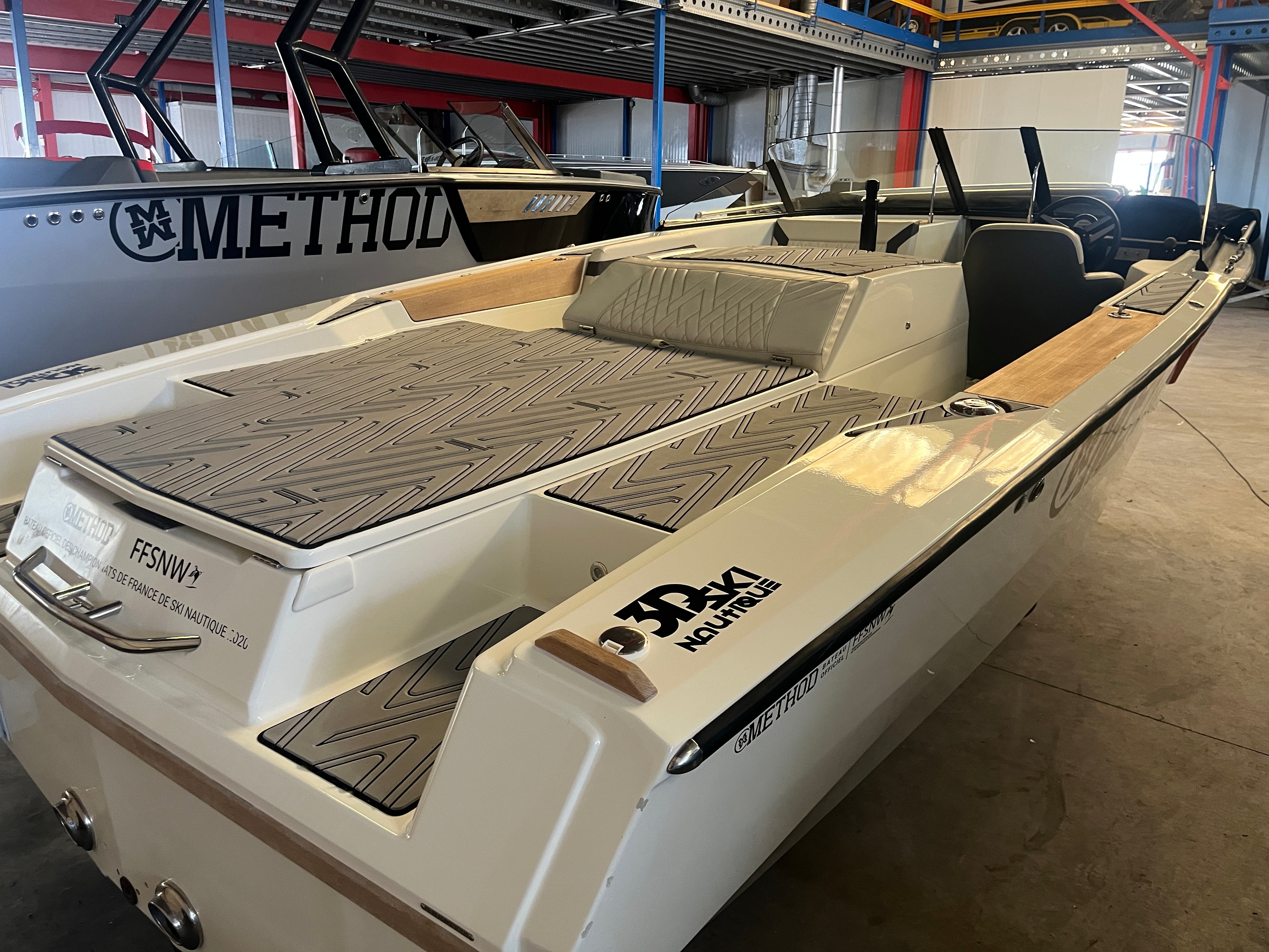 Метод Wake Ski 6.2 уейкборд - лодка за водни ски с 440HP RED