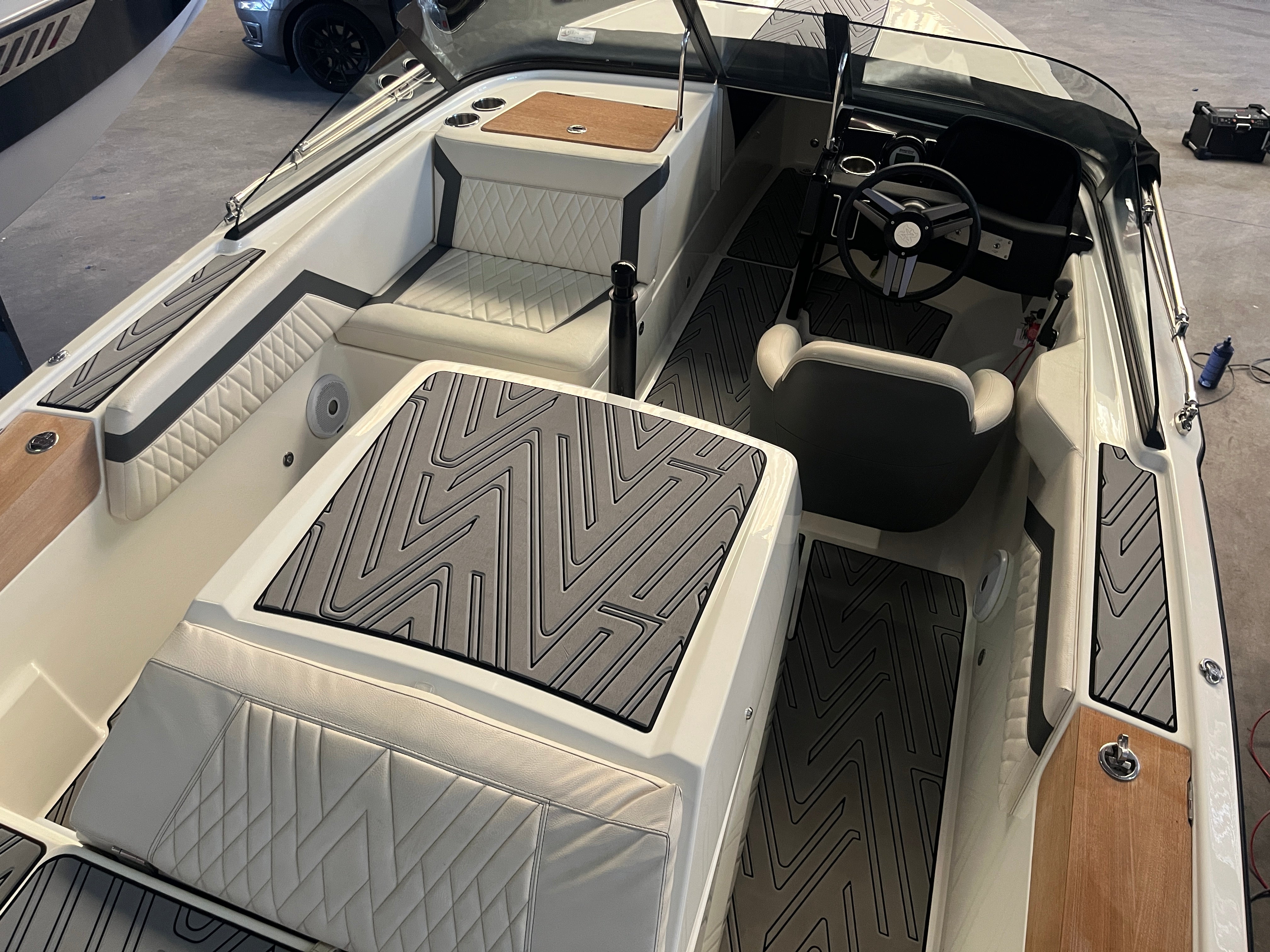 Метод Wake Ski 6.2 уейкборд - лодка за водни ски с 440HP RED