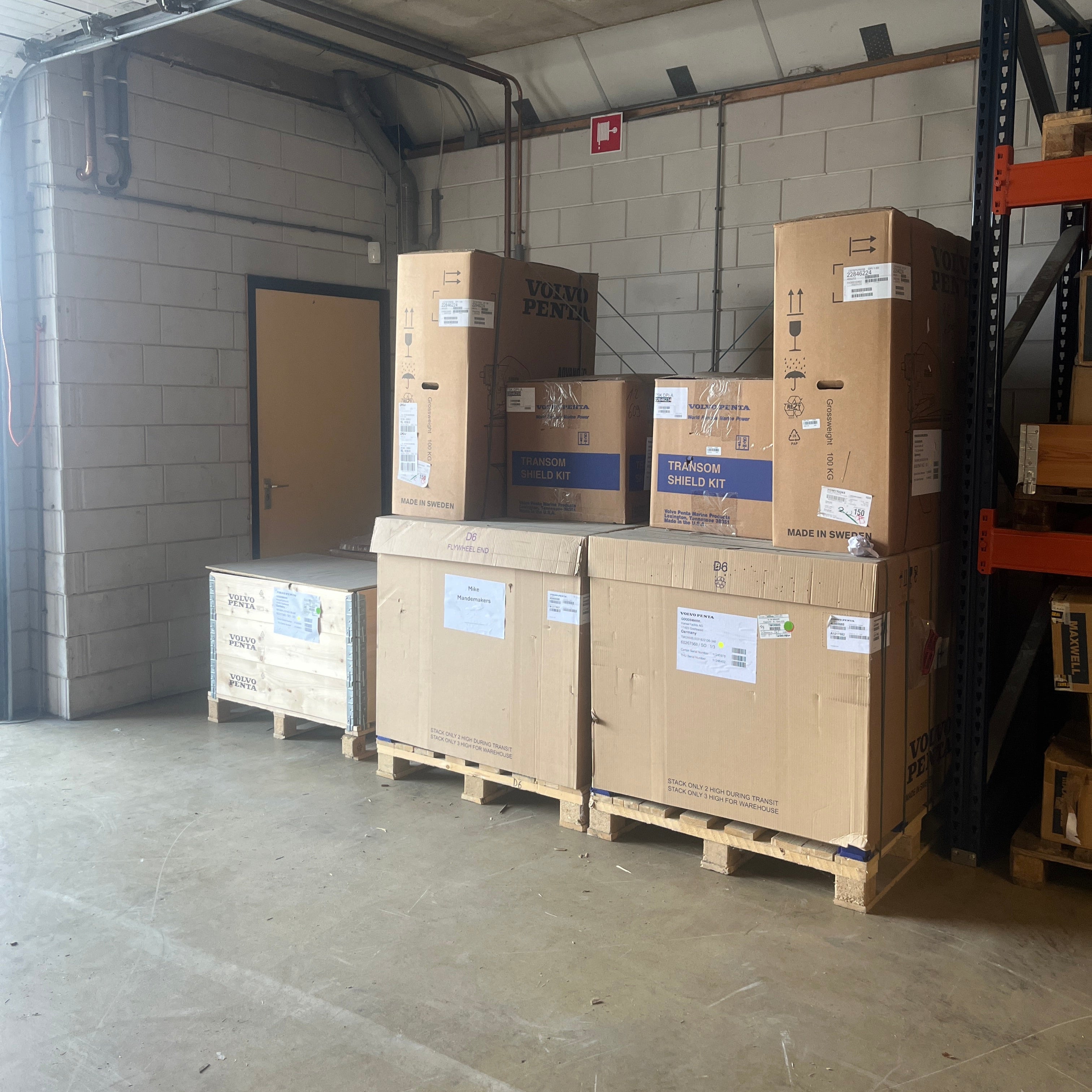 新しいデュアルボルボ・ペンタD6-340エンジンキット、DPIスターンドライブおよびトランサム付き