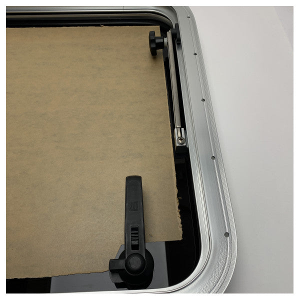 Vetus LIB5055L 500X500MM aluminiowy właz pokładowy otwierany