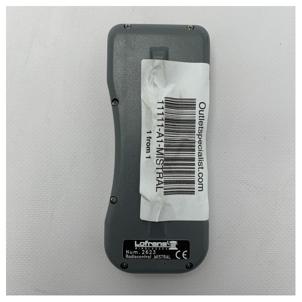 وحدة تحكم لاسلكية مستعملة من لوفرانس ميسترال للتحكم عن بعد في زورق هوائي لاسلكي