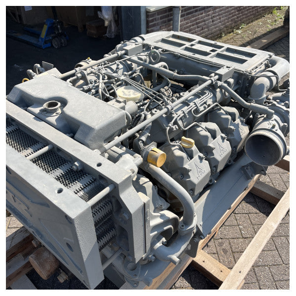 Ubrukt Deutz BF6M1015MC V6 Marine dieselmotor med ZF311 girkasse