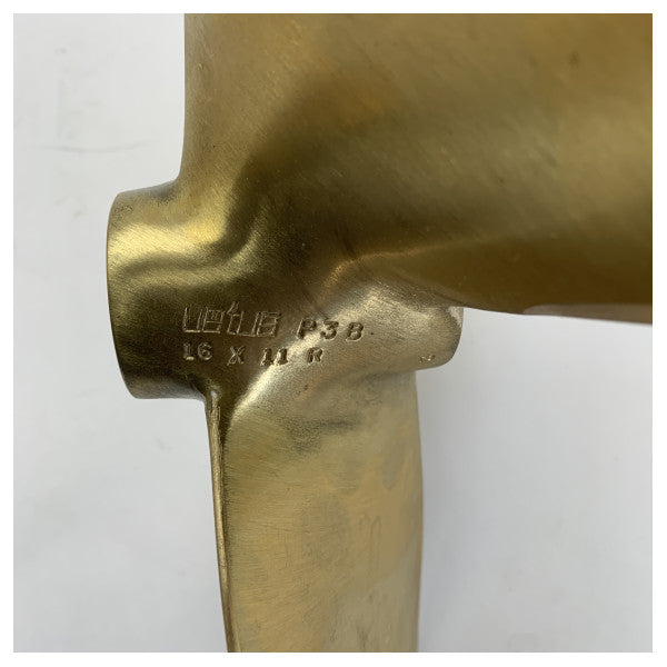 Пропелер Vetus P3B16X11R 3-лопатевий 16 x 11-дюймовий RH 30 мм