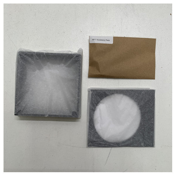 B & G NRS1 | NOS 2 VHF Aktiv høyttaler Black-000-15651-001