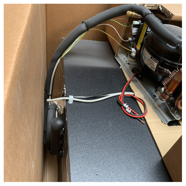 ثلاجة Vitrifrigo DW70BT DW70BT سعة 70 لترًا من الفولاذ المقاوم للصدأ بضاغط درج 12/24 فولت