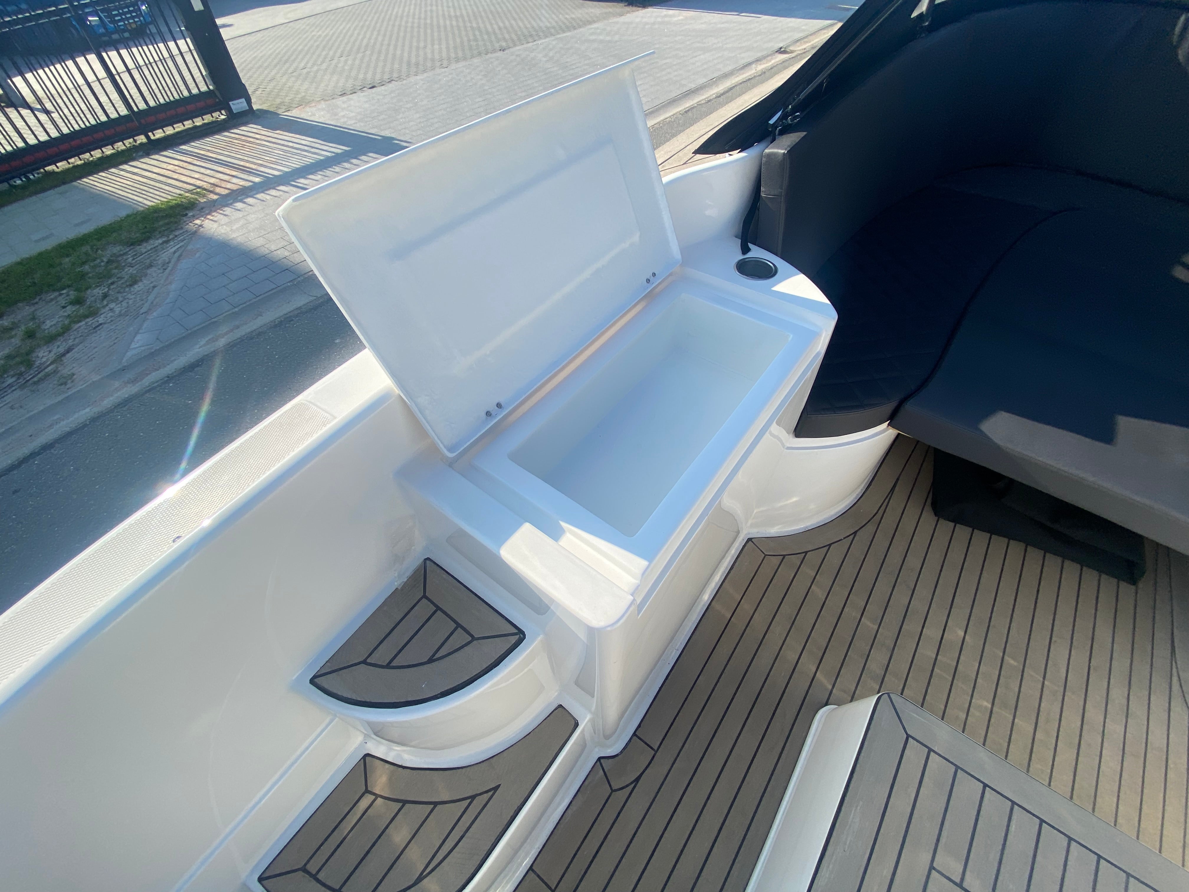 Tendr 23 Outboard 7 mètres Sloop de polyester noir