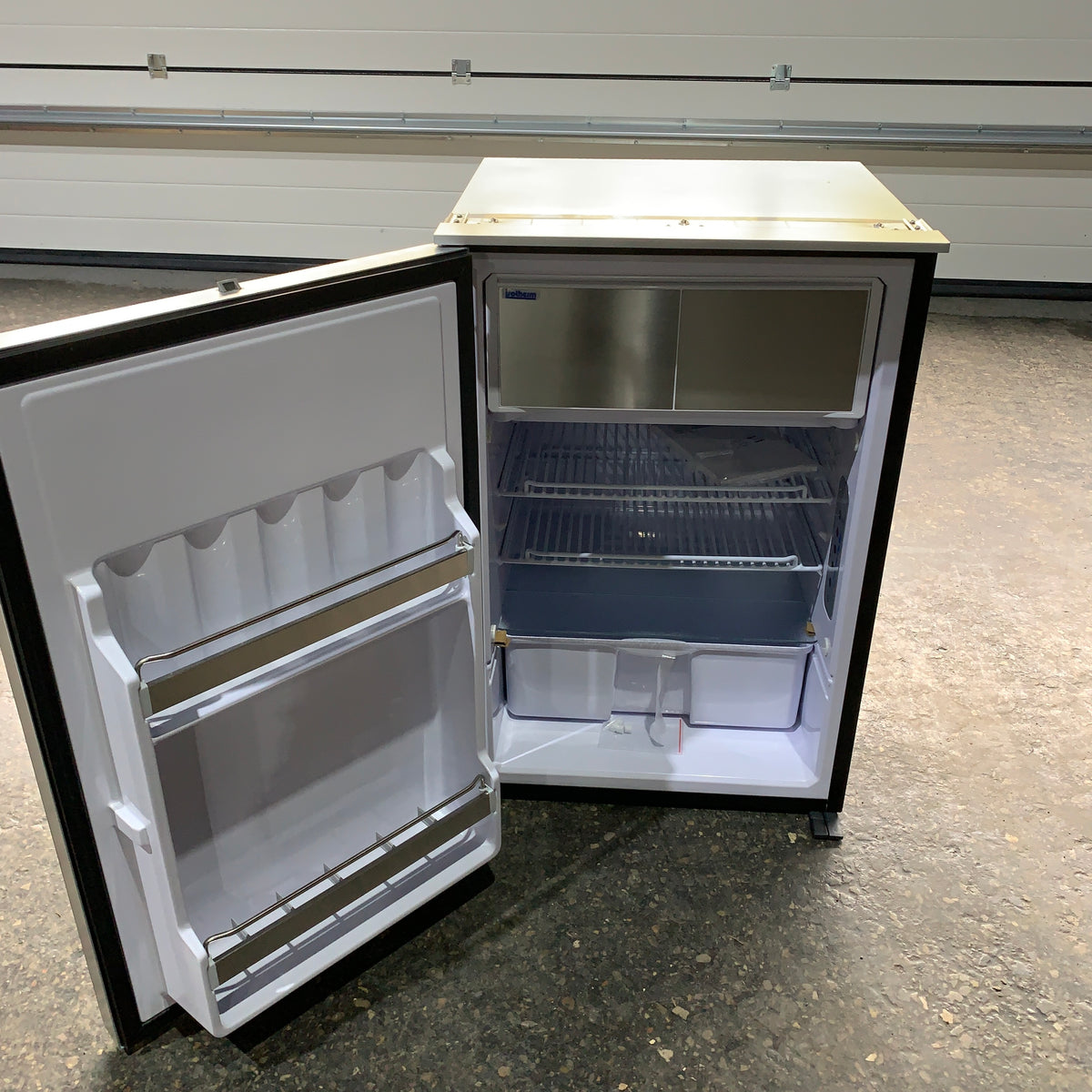 Isotherm CR115EL Elegance 115L kompressorijääkaappi 12/24V - F115LSAAS11211