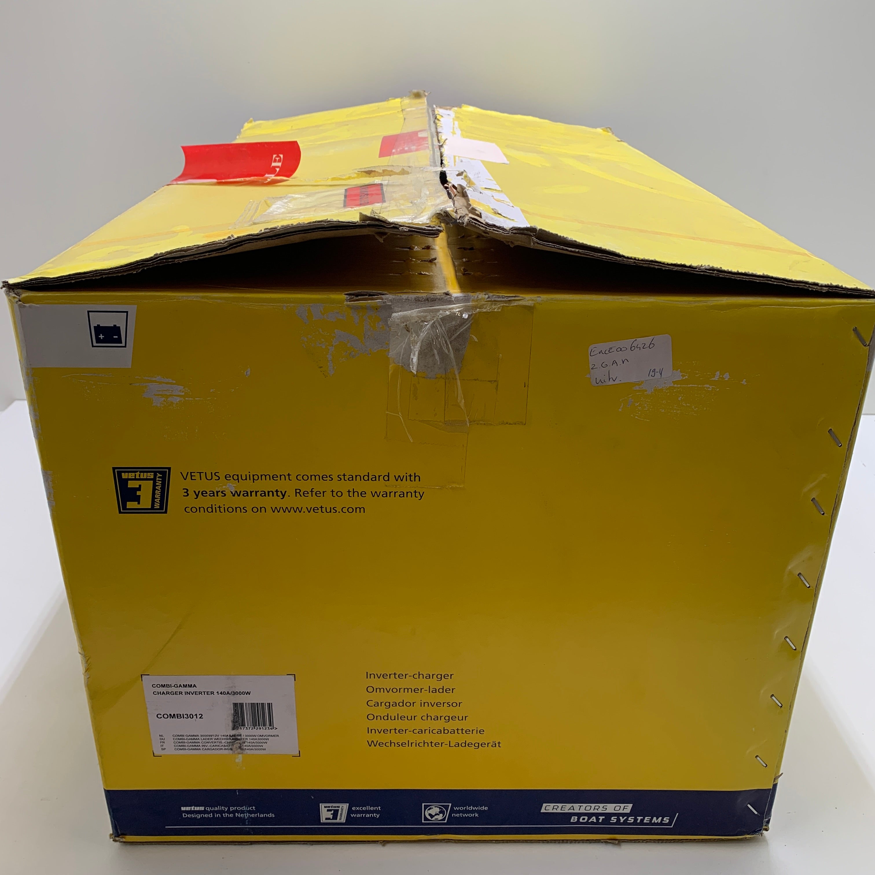 Vetus Gamma 3000W / 12V / 140 Ampere battery charger / inverter - Combi3012