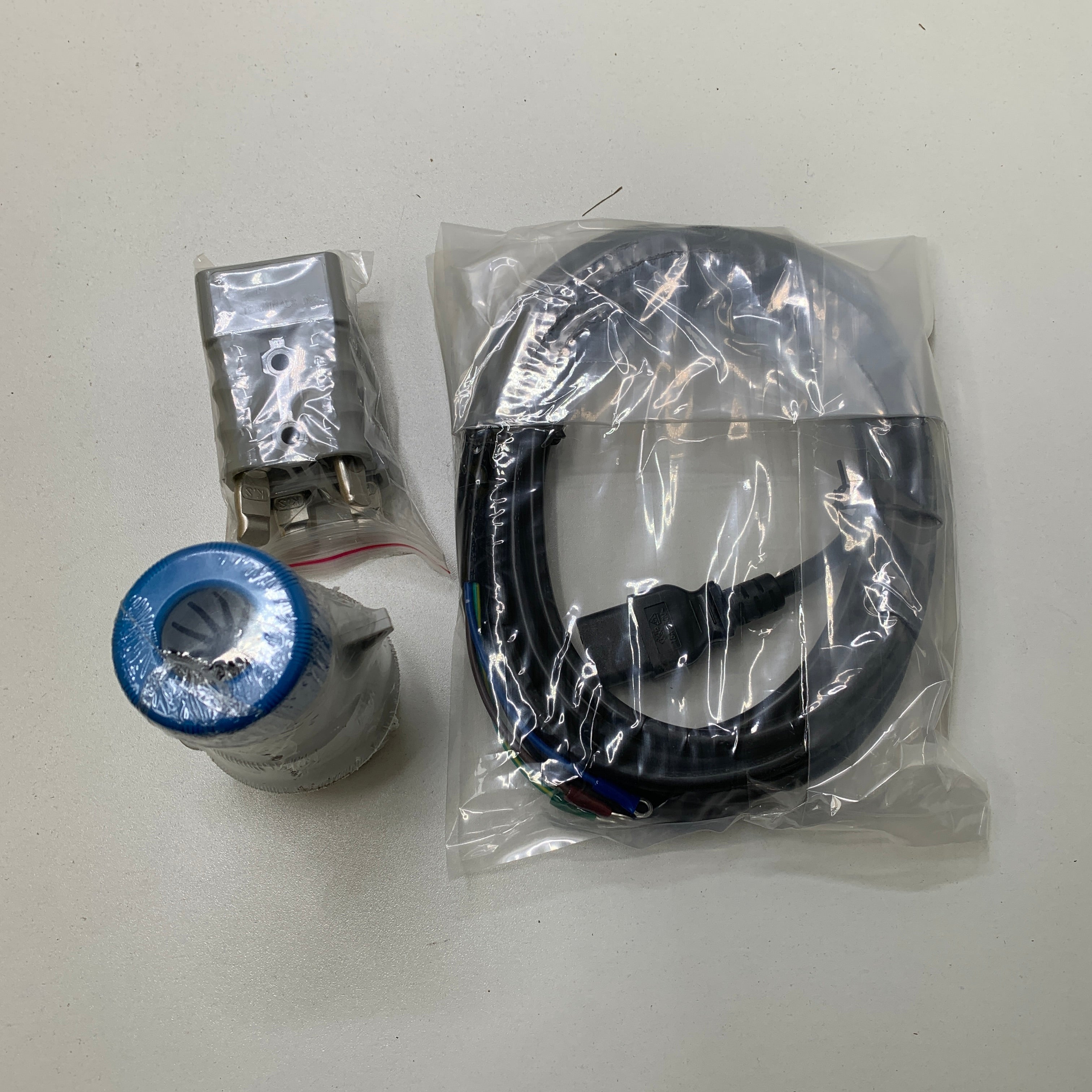 Vetus Gamma 3000W / 12V / 140 Ampere battery charger / inverter - Combi3012