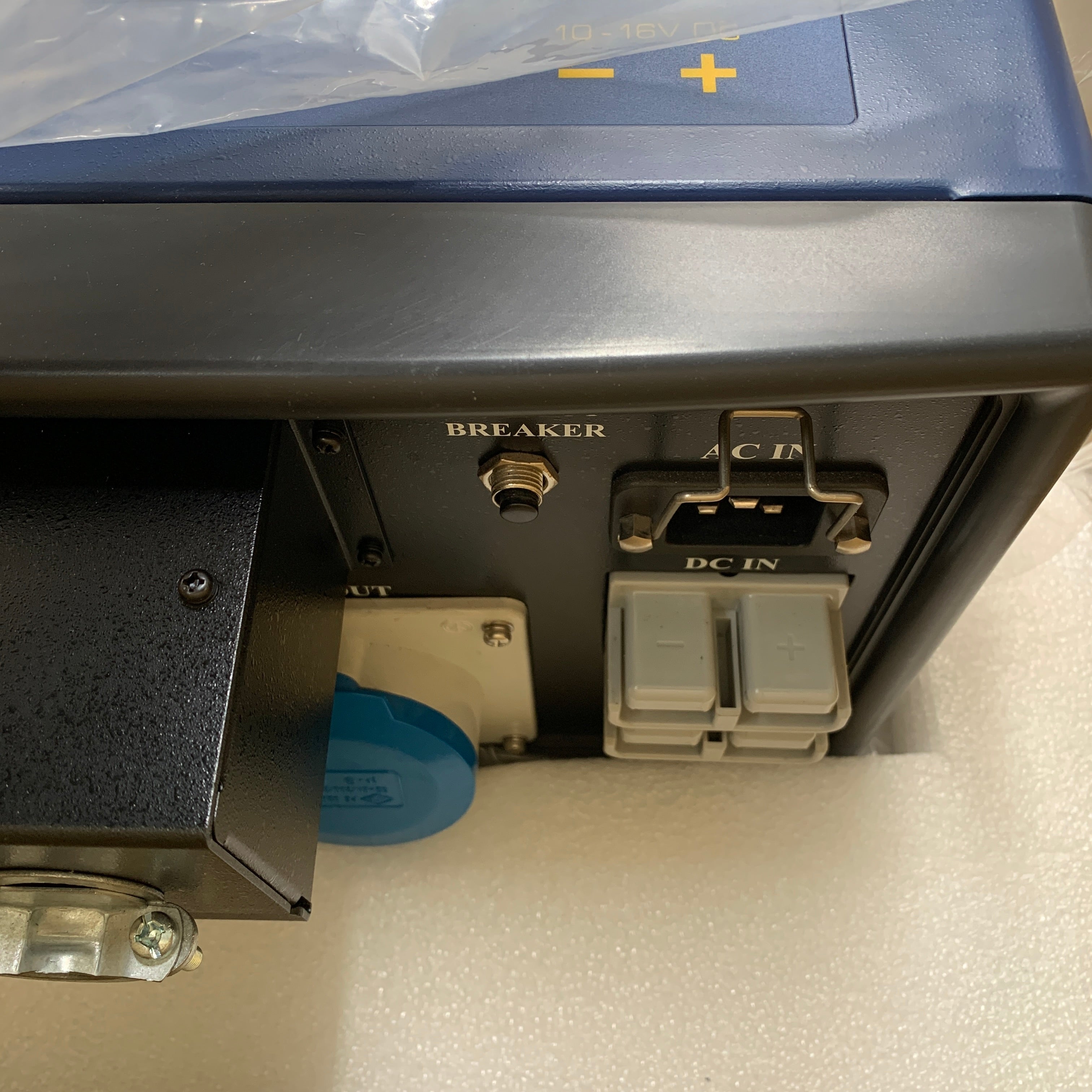 Vetus Gamma 3000W / 12V / 140 Ampere battery charger / inverter - Combi3012