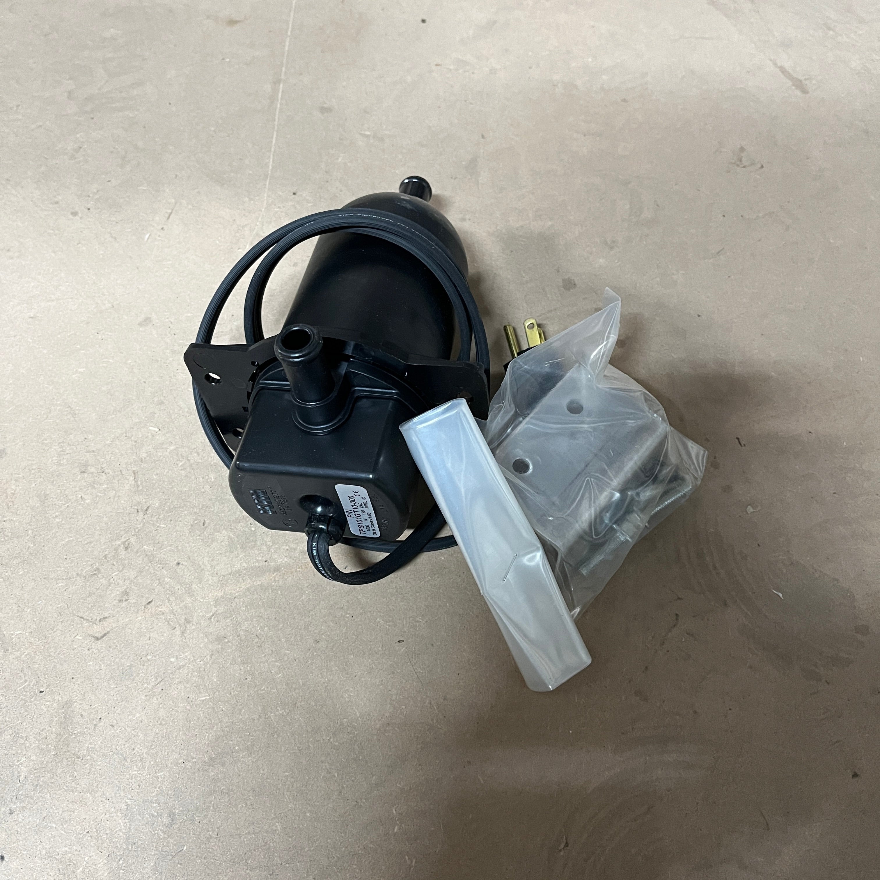 Riscaldatore compatto per serbatoi marini 1000W - Alloggiamento in plastica resistente, 120V, controllo automatico della temperatura per barche e navi