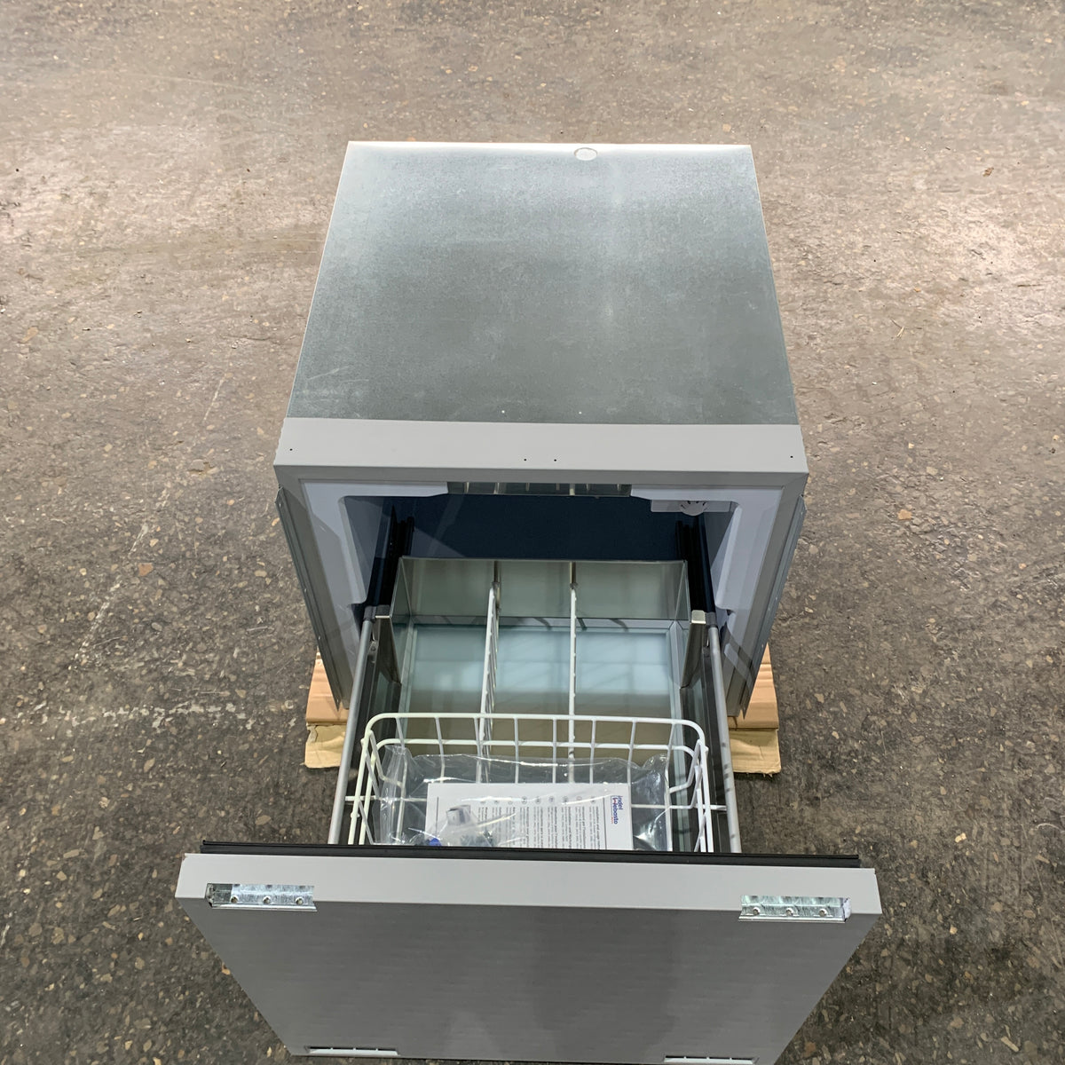 Isotherm DR100 100L Çekmeceli Buzdolabı Inox 12/24V Özel - D100DNLCP12111