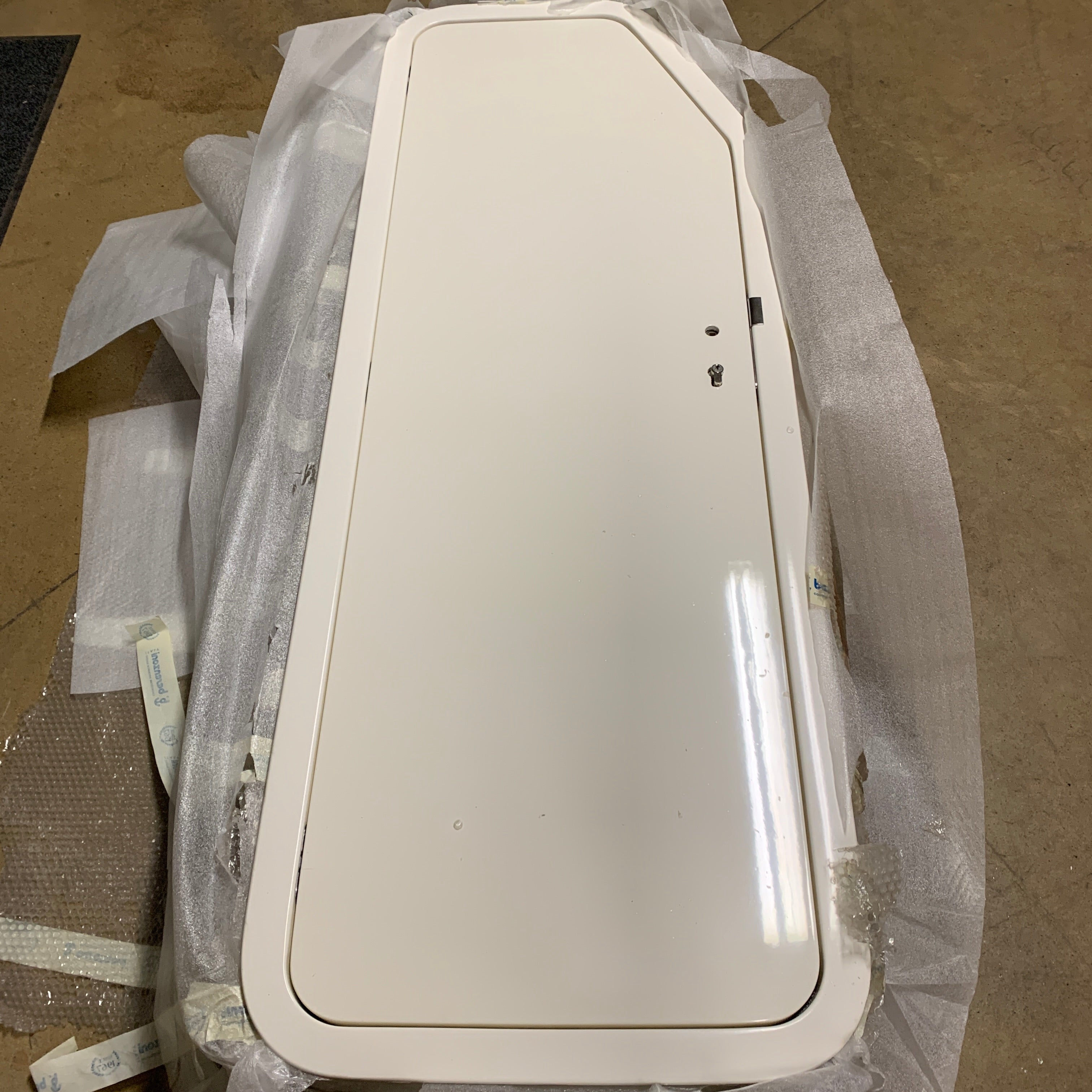 بيسينزوني 7ER01A39.1 باب أبيض يفتح يدويًا أبيض 1700 × 620 مم