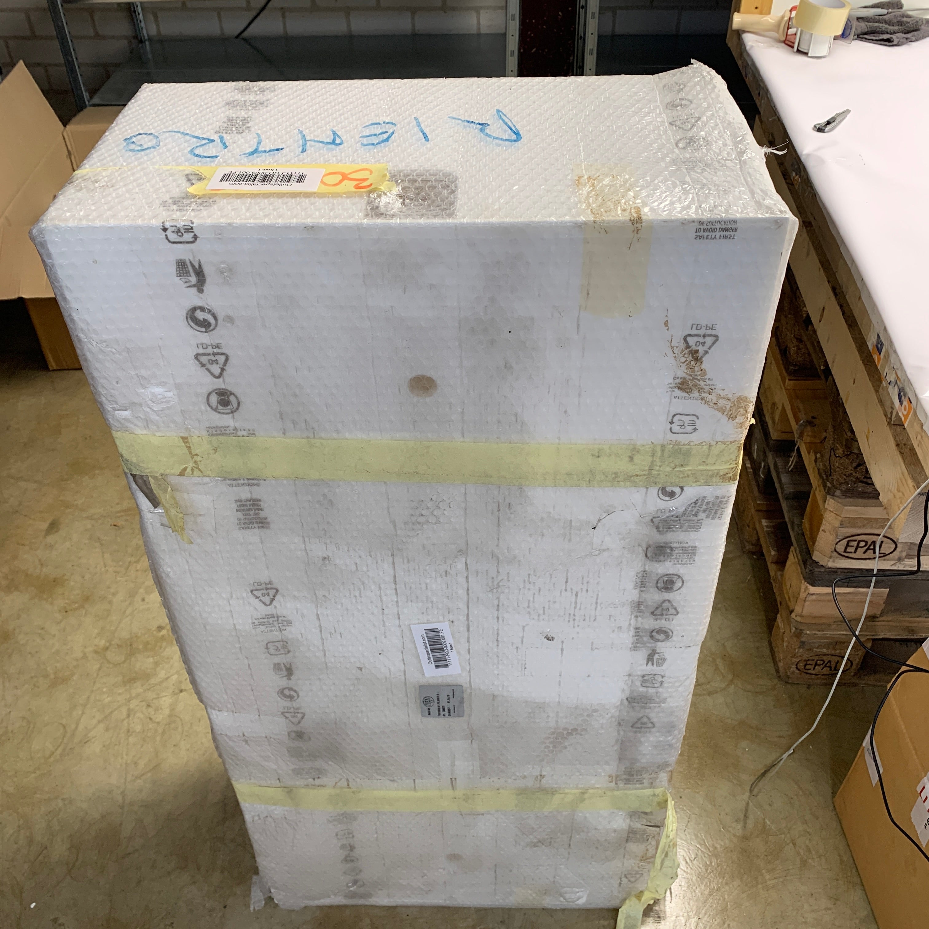 Fact 306078 4 Battery Box White with 1140 x 560 x 296 mm